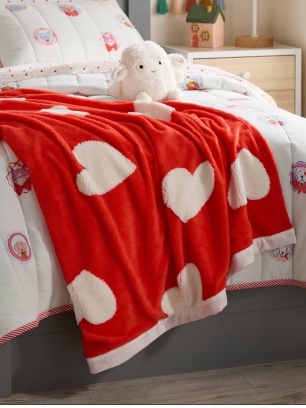 NEW Pillowfort Red w/White Hearts Throw Blanket